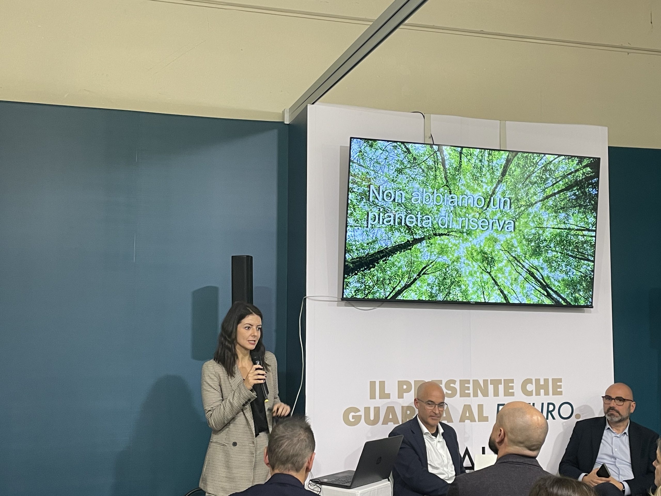 Innovare i servizi pubblici con l’intelligenza artificiale: il caso ALEA Ambiente presentato a Ecomondo 2025